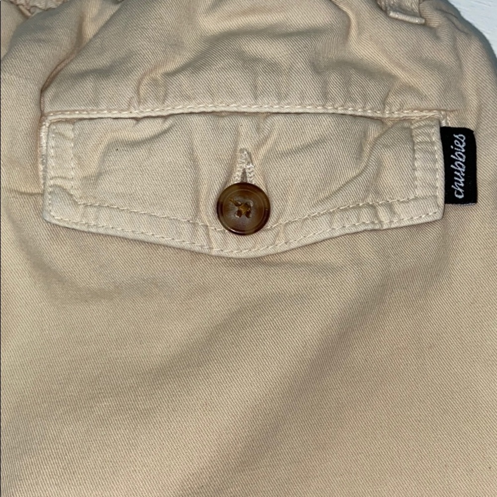 Chubbies 4” khakis. Sz L. Few faint stains shown